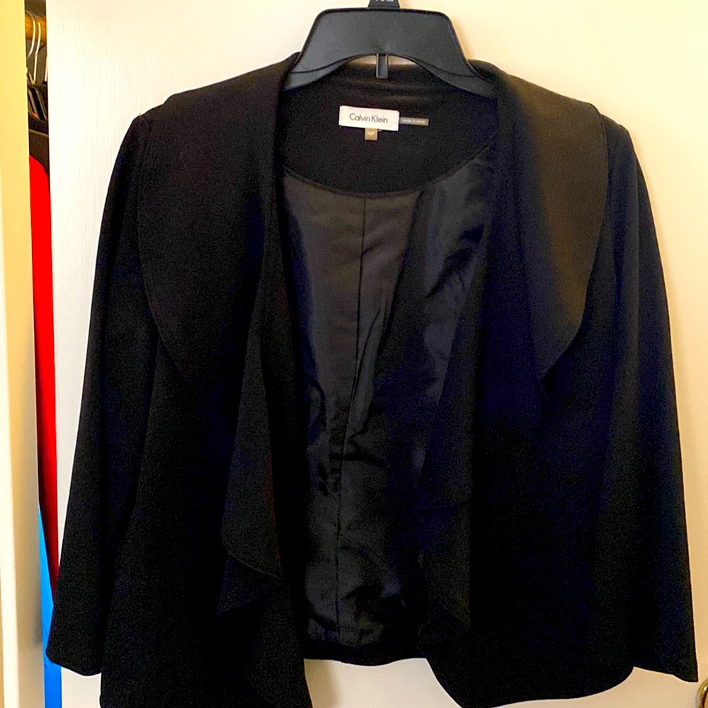Calvin Klein Women’s Petite Long Sleeves Black Curly Collar Blazer